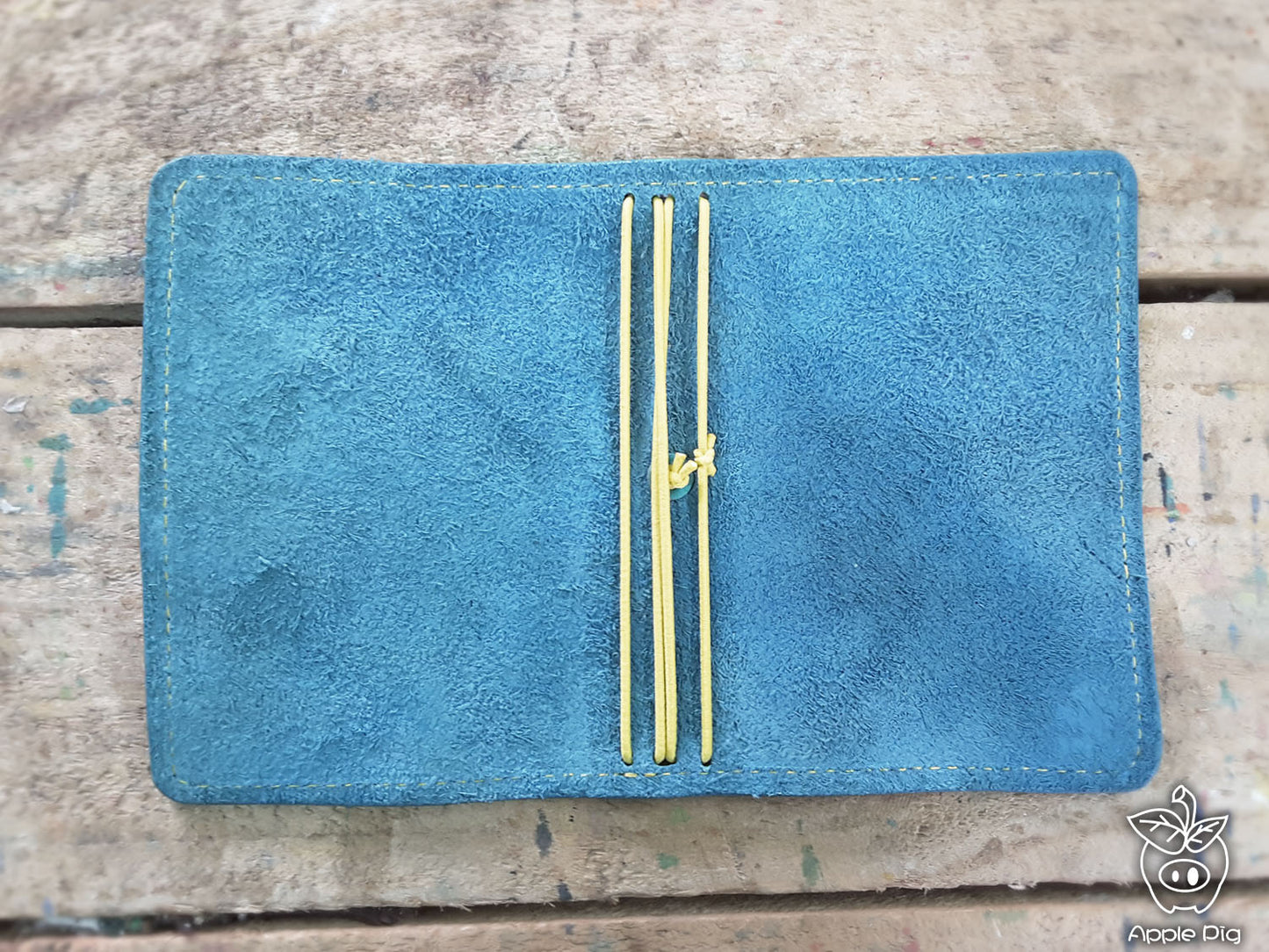 Apple Pig Leather"Blue Birds" Traveler's Notebook