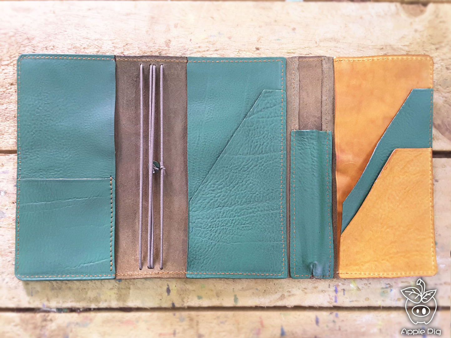 ApplePig Tri fold Traveler's Notebook