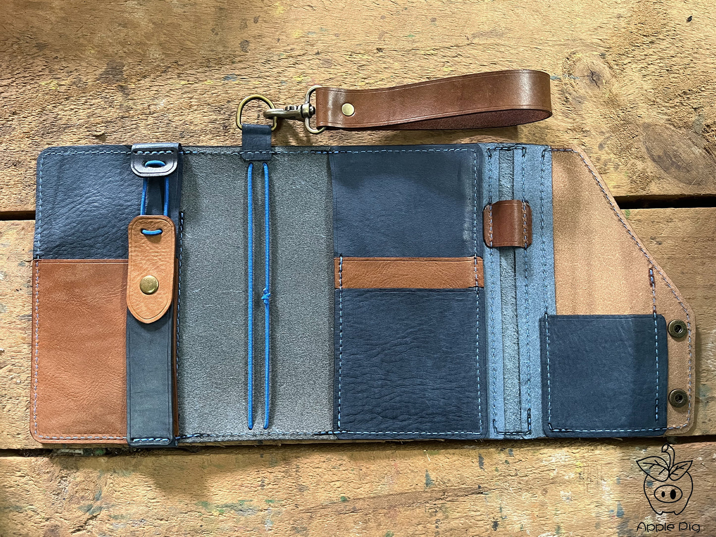 Apple pig "Write now"Traveler's Notebook