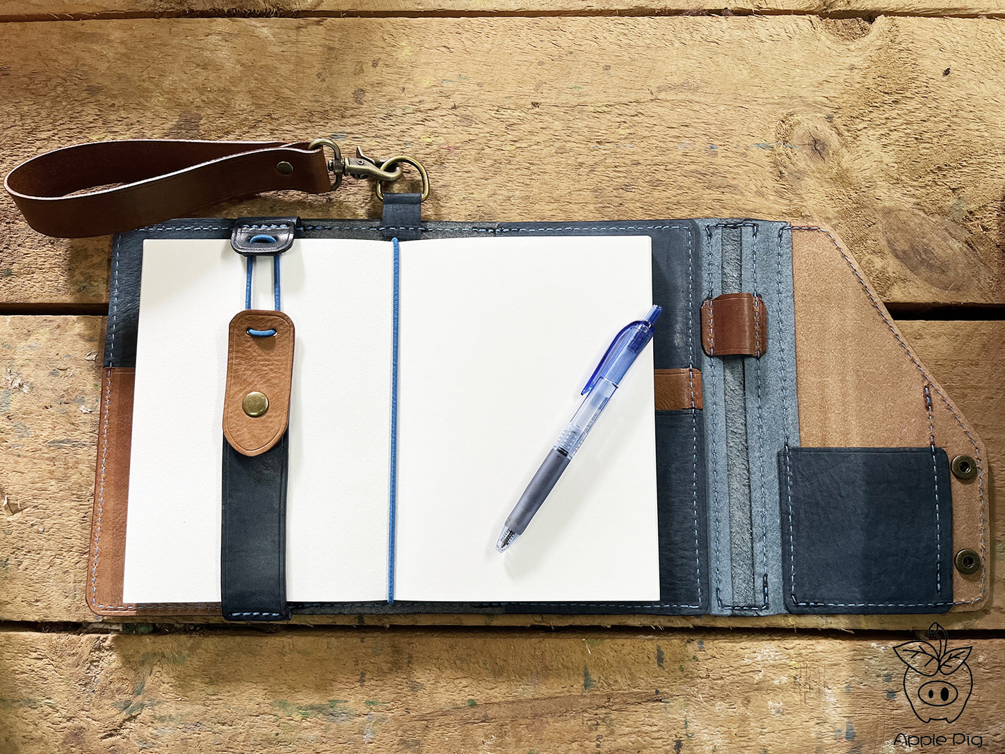 Apple pig "Write now"Traveler's Notebook